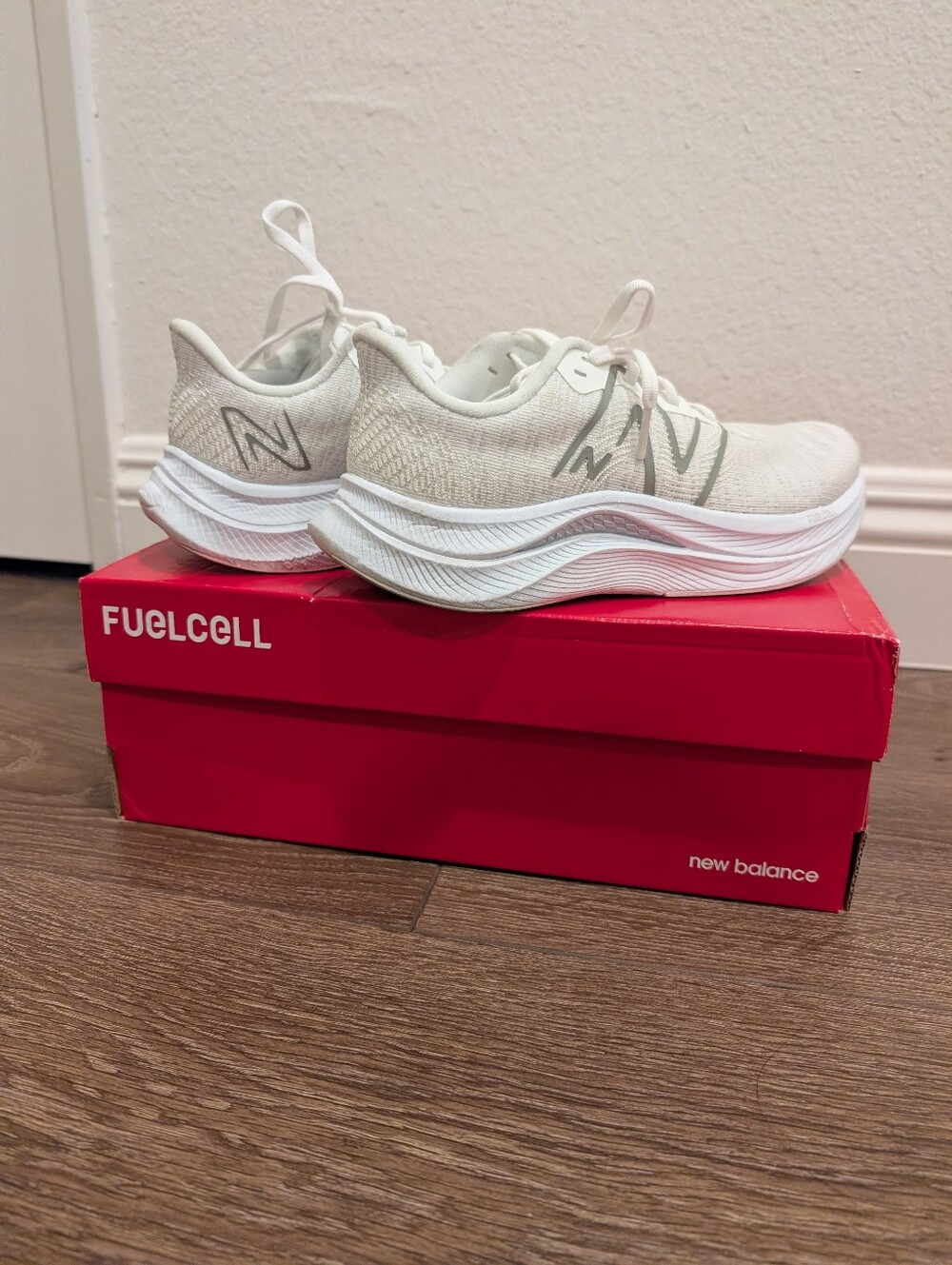 New Balance FuelCell Propel v4 Size 6.5 WIDE Women - Picture 2 of 5